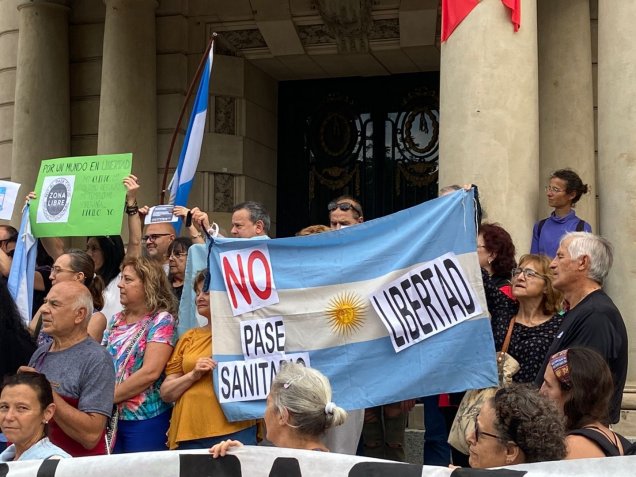 Vecinos se manifestaron contra el Pase Sanitario que implementará la Provincia